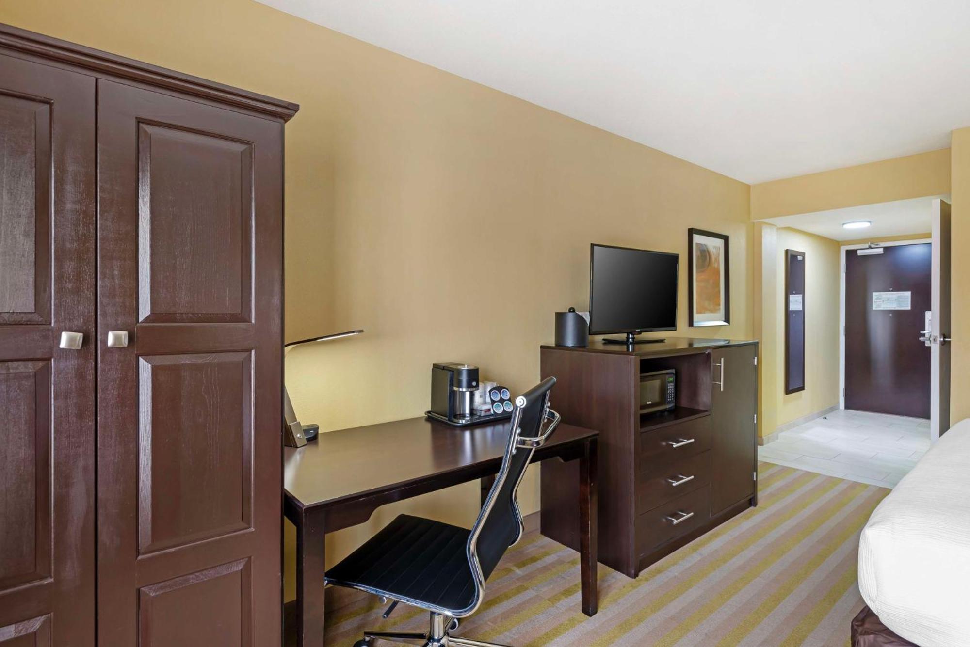 Best Western Plus Thornburg Inn & Suites מראה חיצוני תמונה