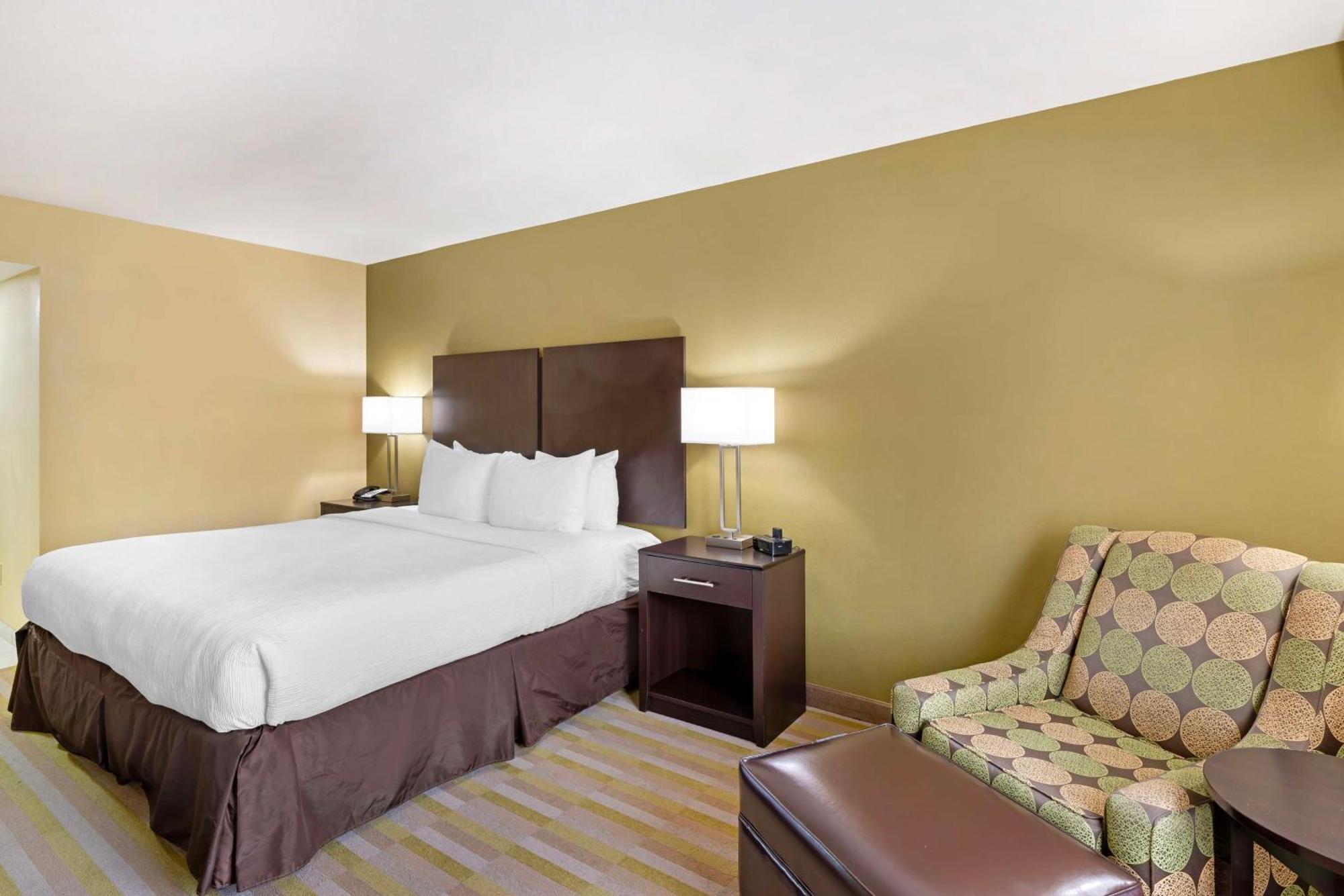 Best Western Plus Thornburg Inn & Suites מראה חיצוני תמונה